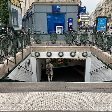Métropolitain, station Louis-Blanc