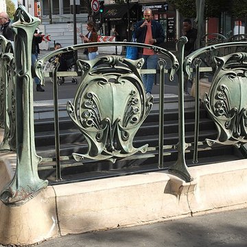 Métropolitain, station Louis-Blanc