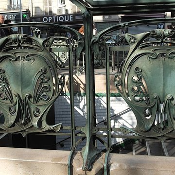 Métropolitain, station Louis-Blanc