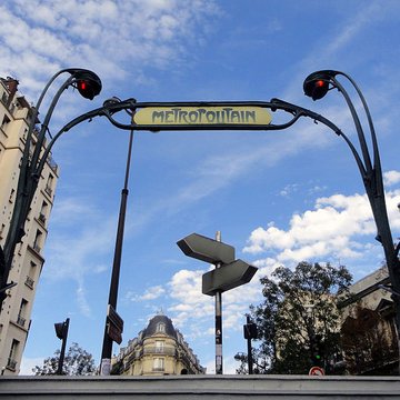 Métropolitain, station Louis-Blanc