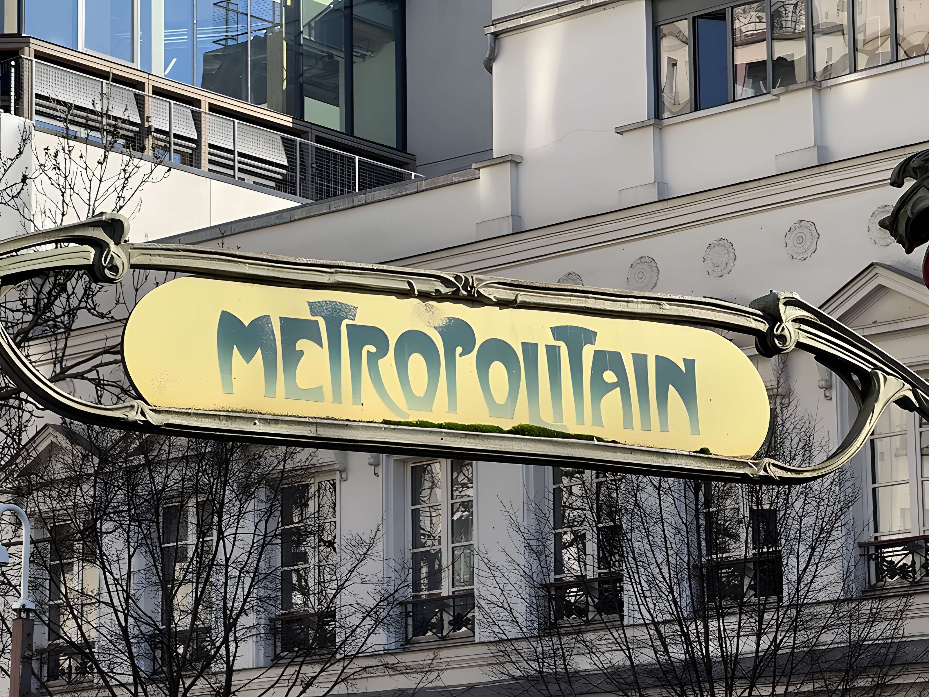 Métropolitain, station Louis-Blanc