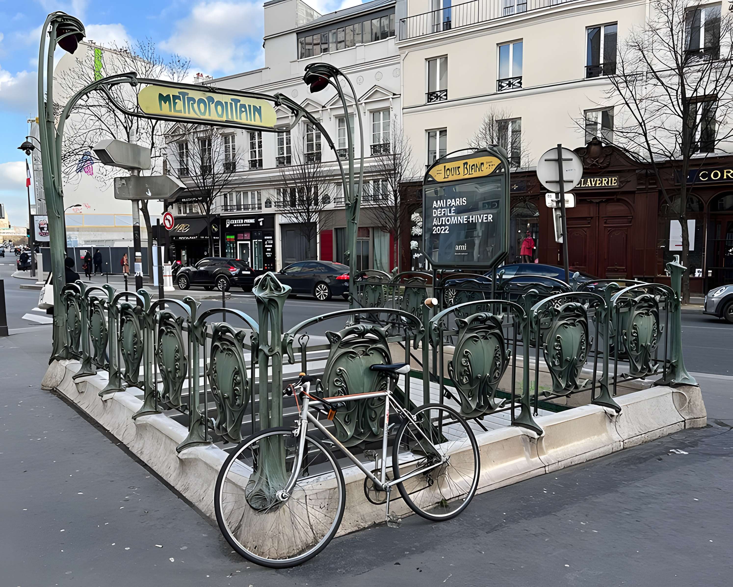 Métropolitain, station Louis-Blanc