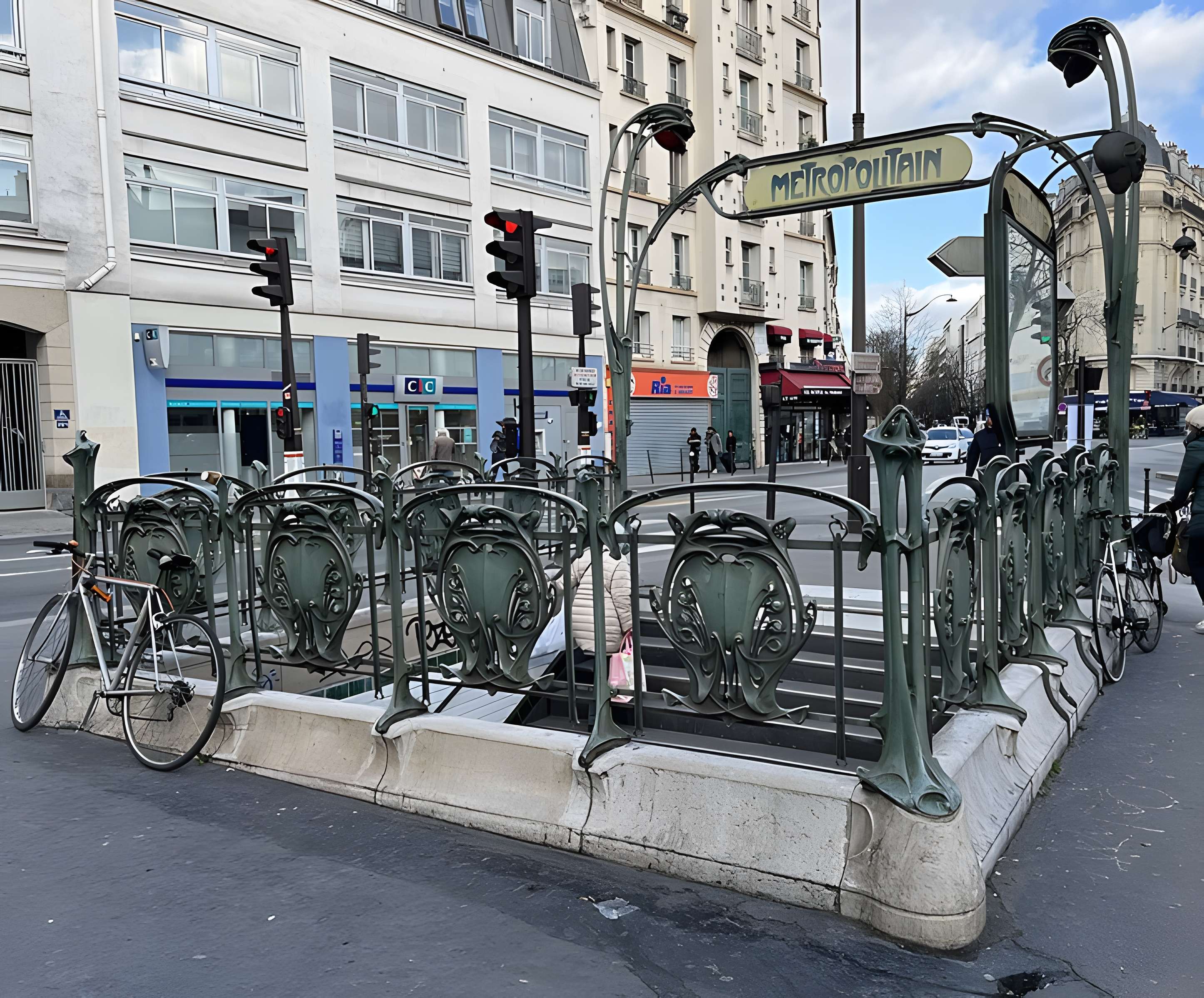 Métropolitain, station Louis-Blanc