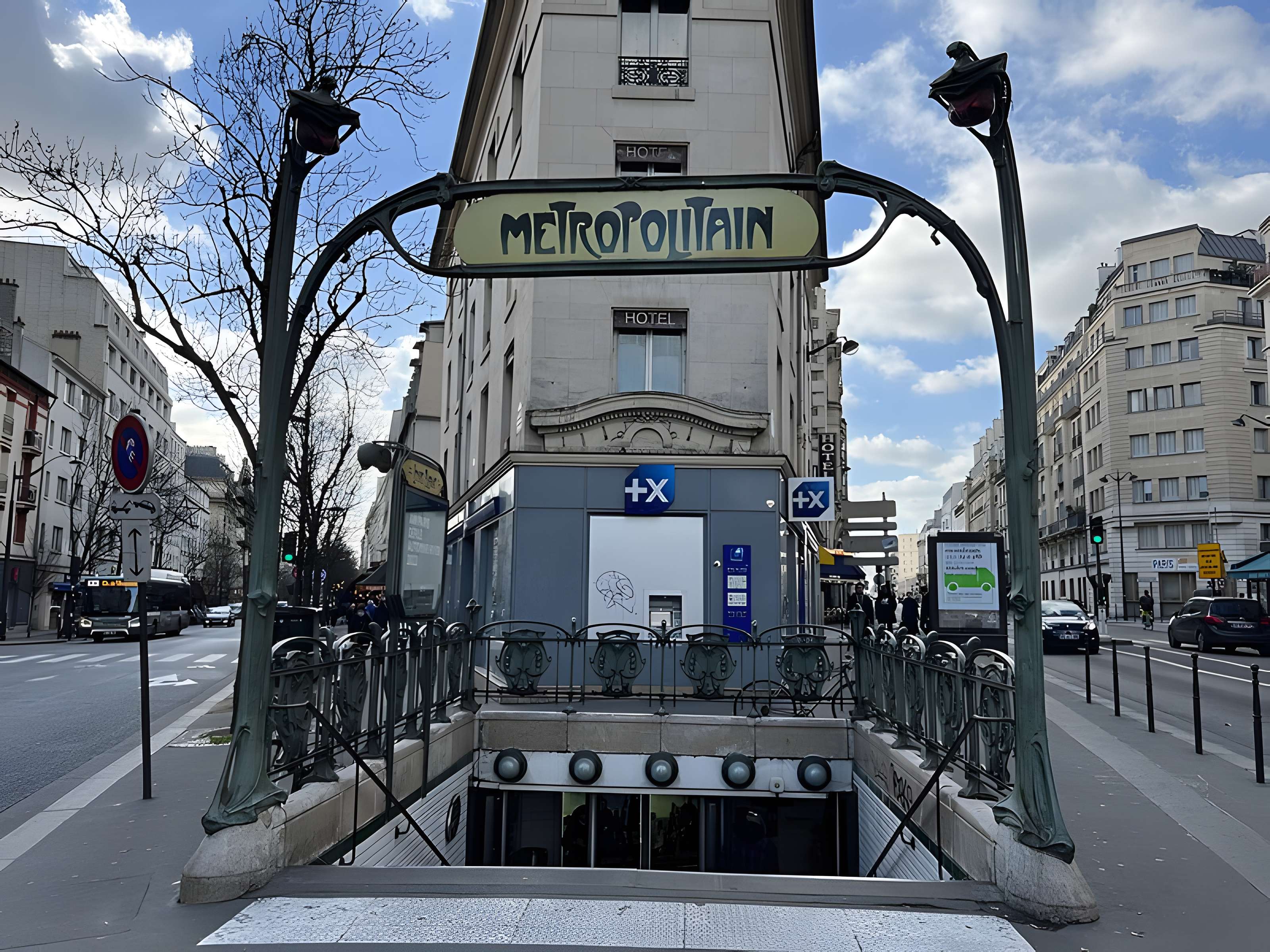 Métropolitain, station Louis-Blanc