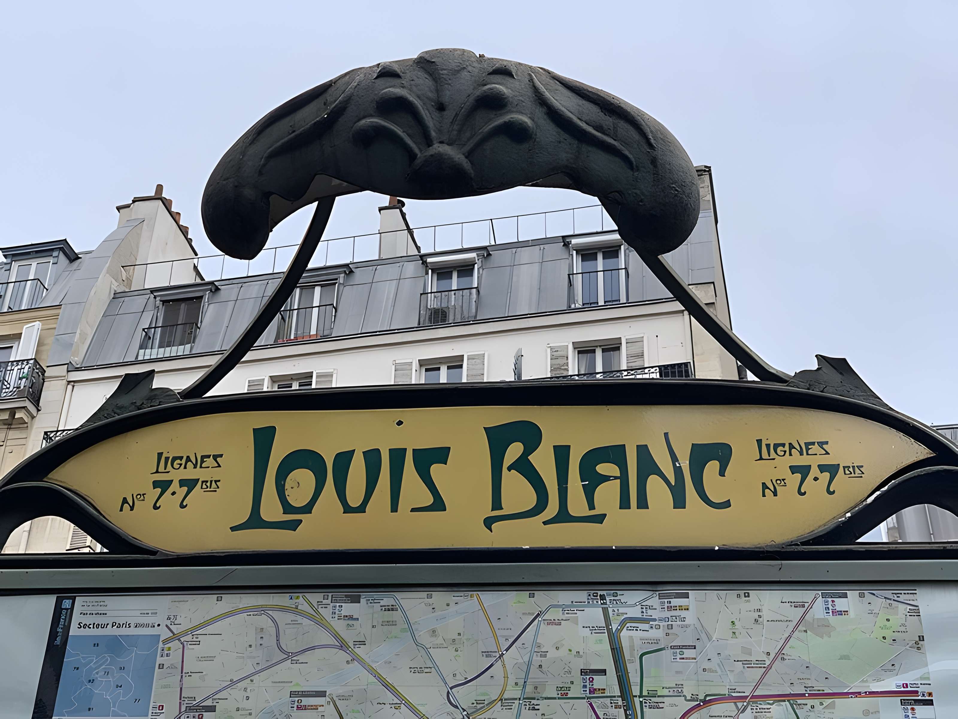 Métropolitain, station Louis-Blanc