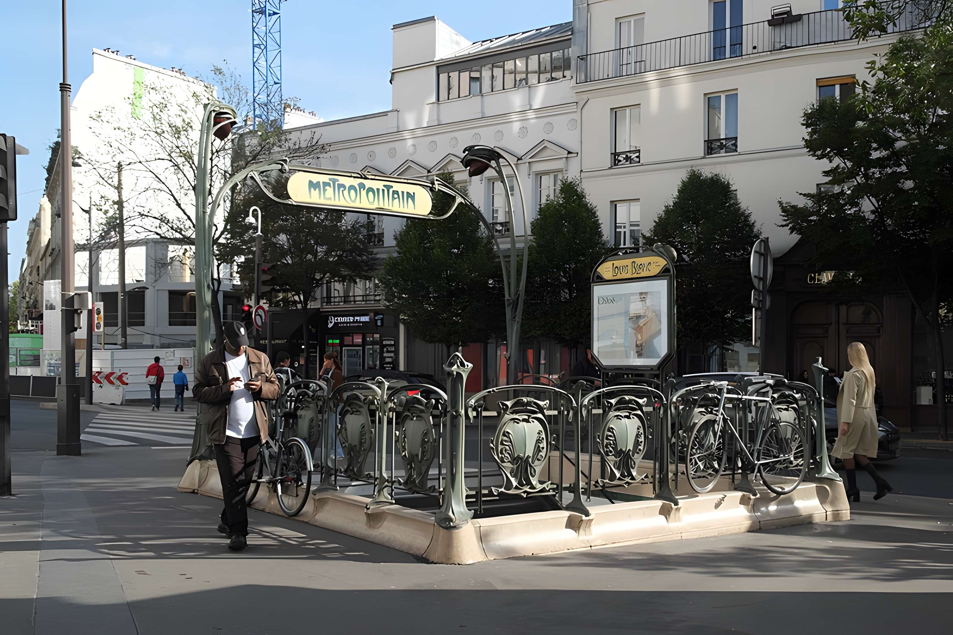 Métropolitain, station Louis-Blanc