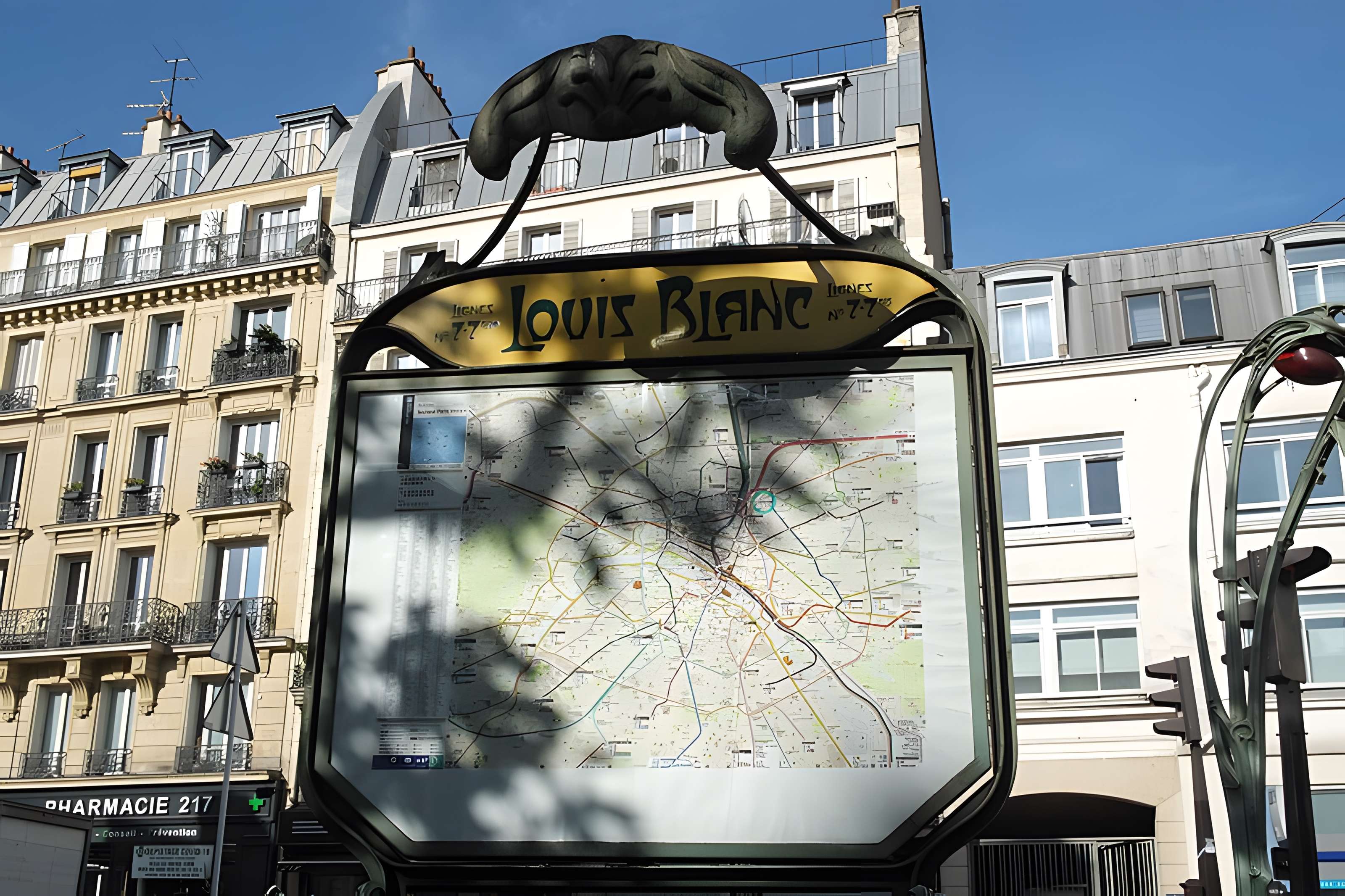 Métropolitain, station Louis-Blanc