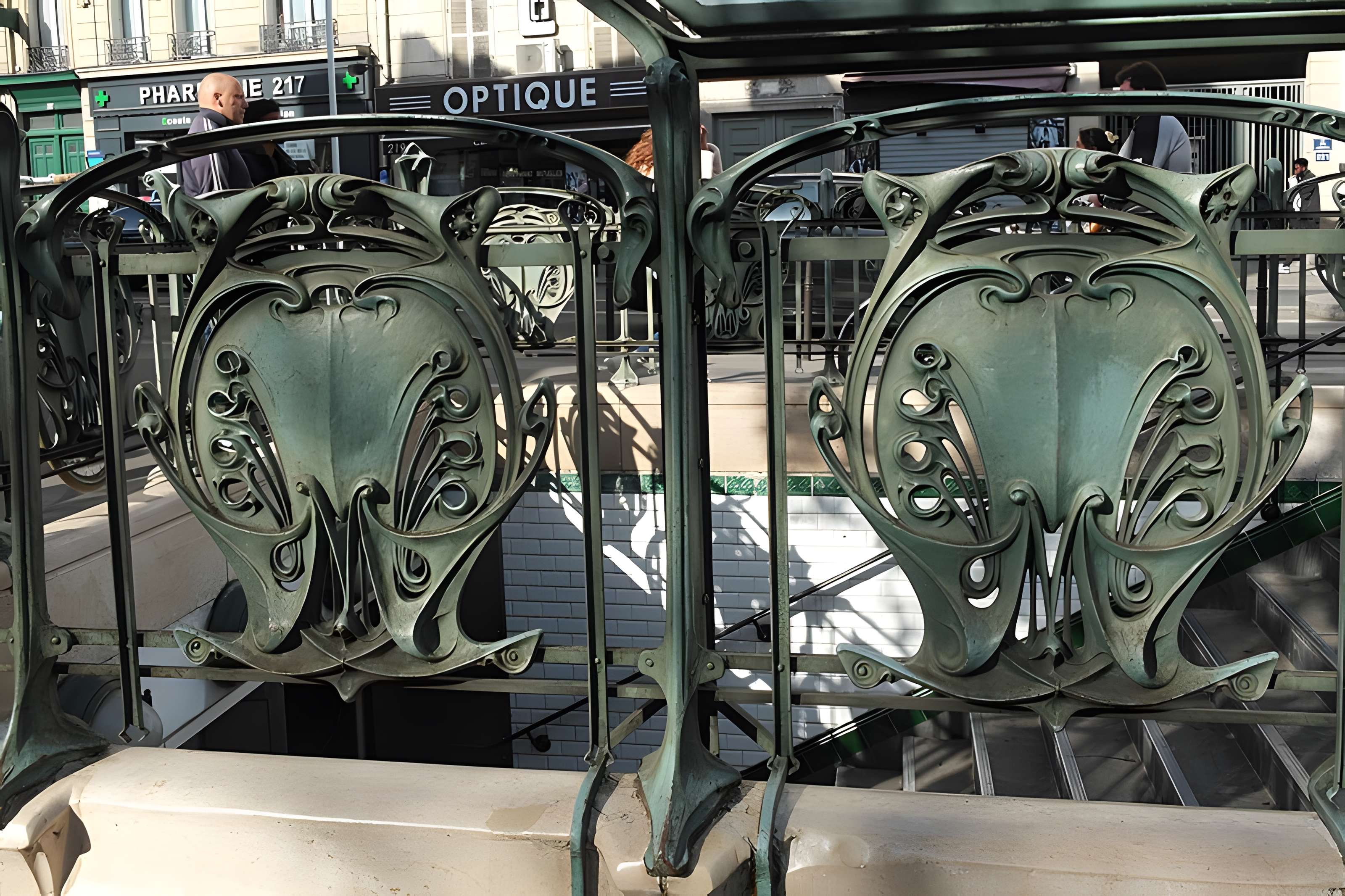 Métropolitain, station Louis-Blanc