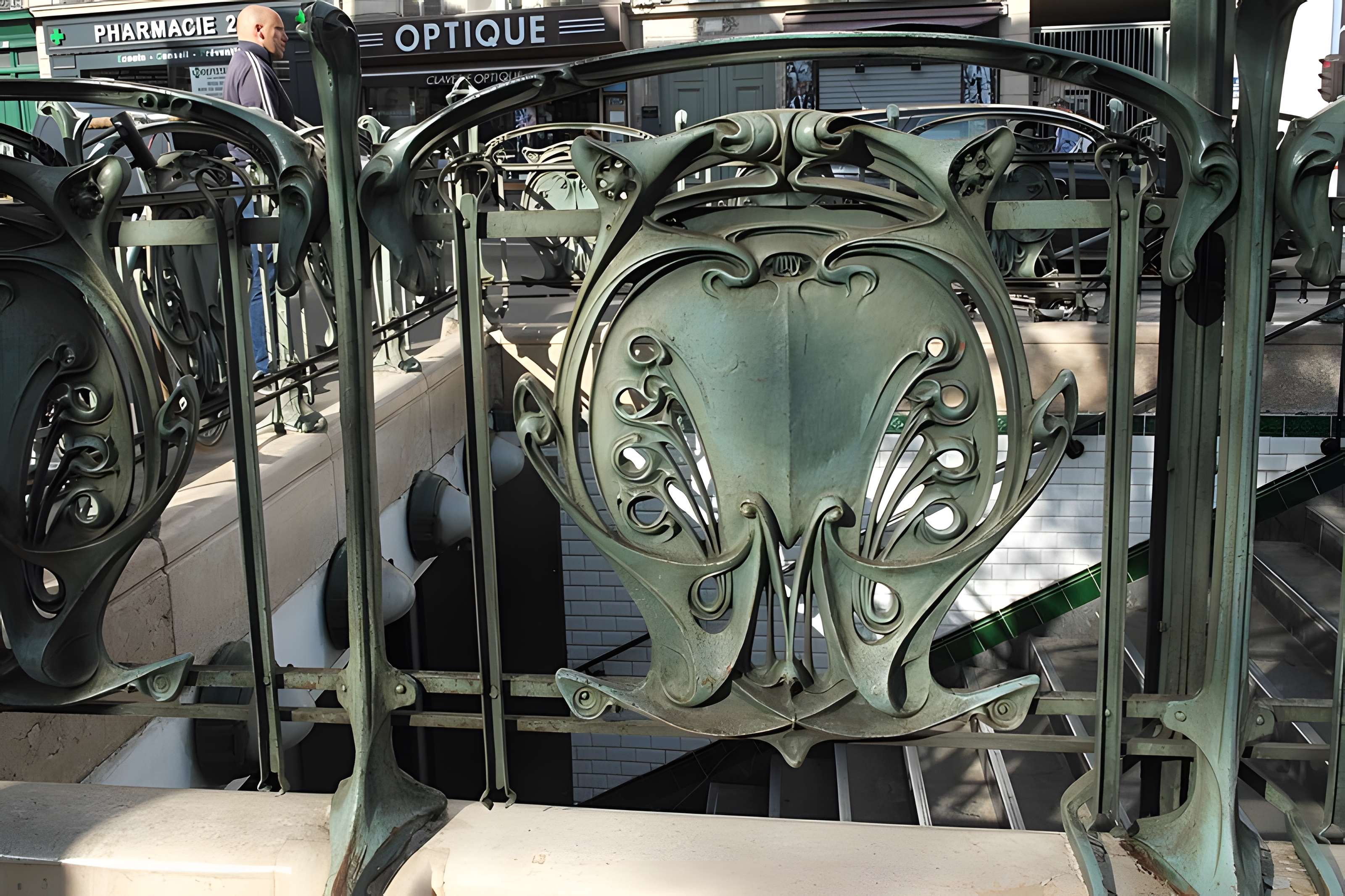 Métropolitain, station Louis-Blanc