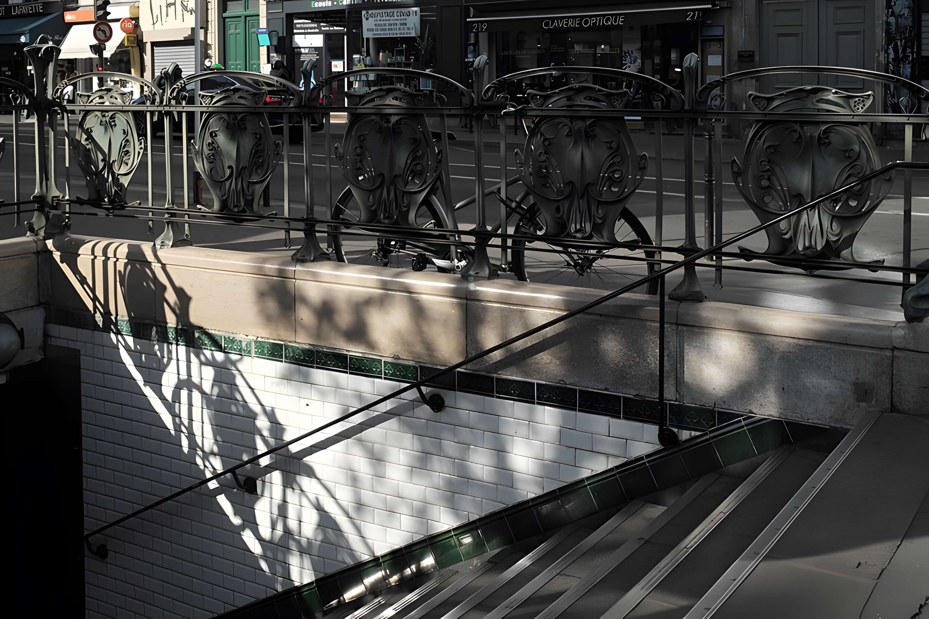 Métropolitain, station Louis-Blanc