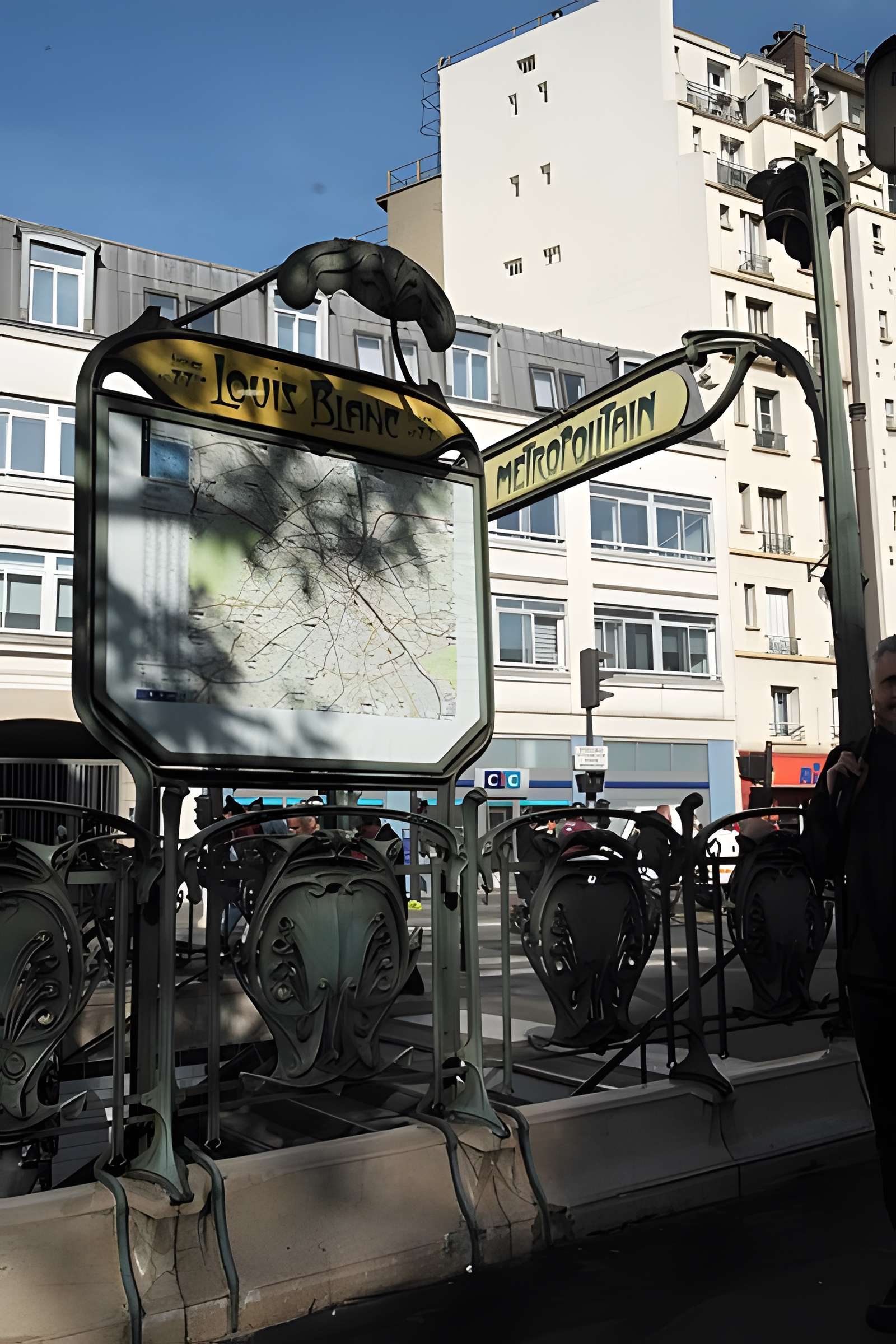 Métropolitain, station Louis-Blanc