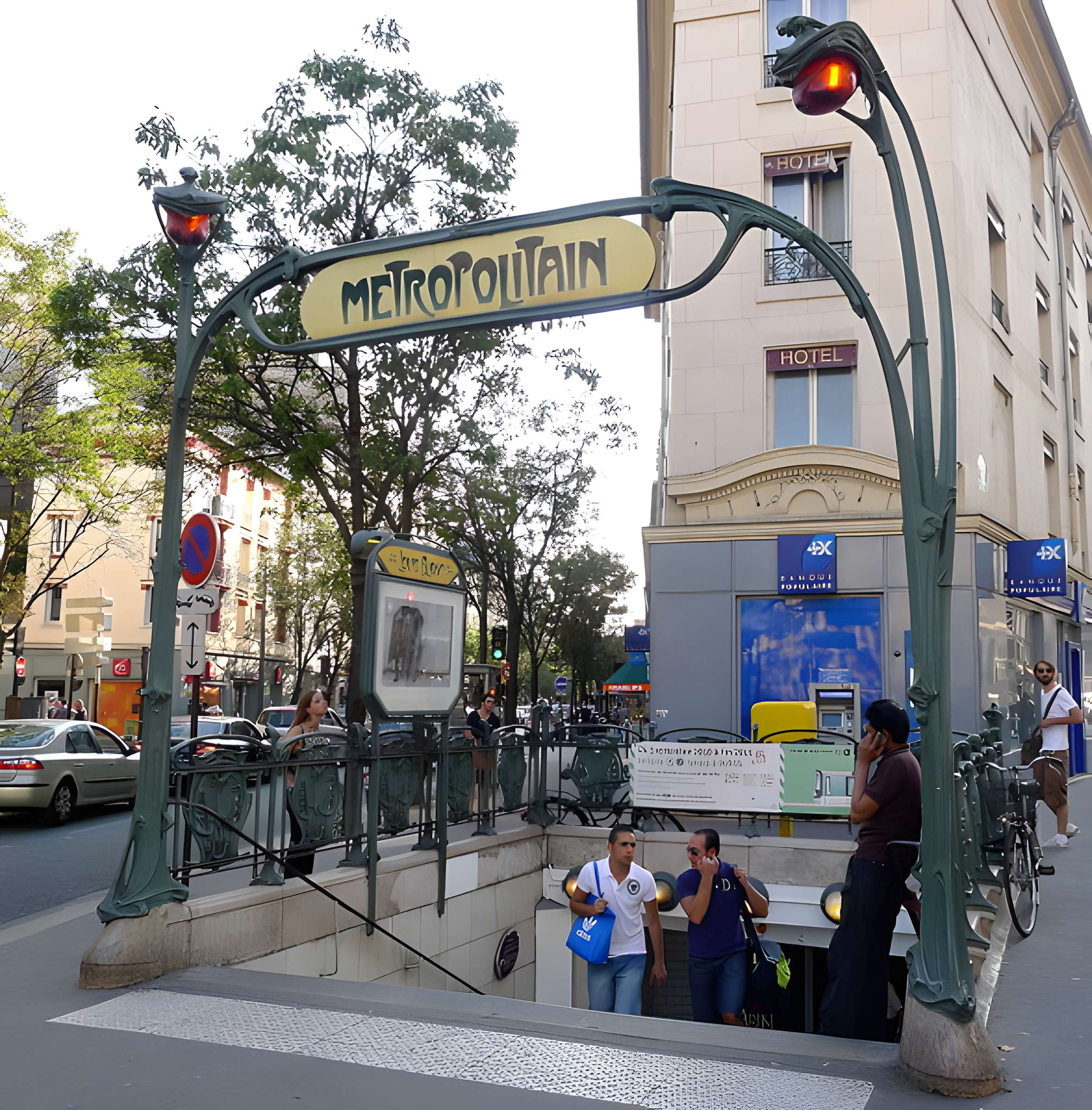 Métropolitain, station Louis-Blanc