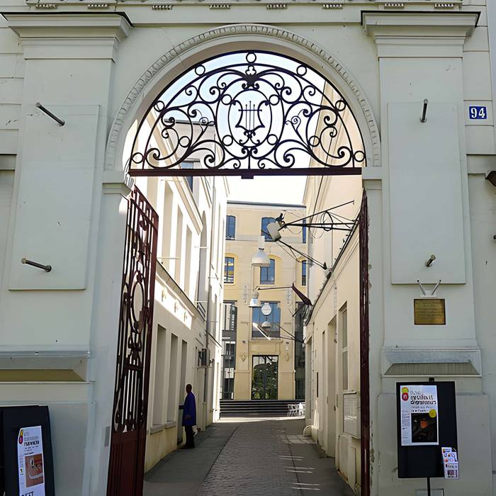 Photo de Ancienne fabrique dinstruments de musique  Gautrot-Couesnon , actuellement immeuble de lUnion Fraternelle des Métallurgistes