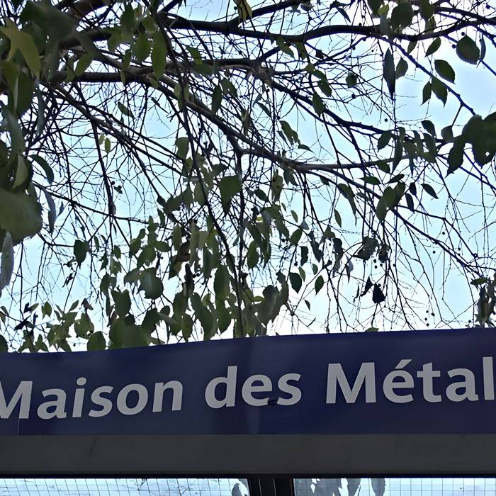 Photo de Ancienne fabrique dinstruments de musique  Gautrot-Couesnon , actuellement immeuble de lUnion Fraternelle des Métallurgistes