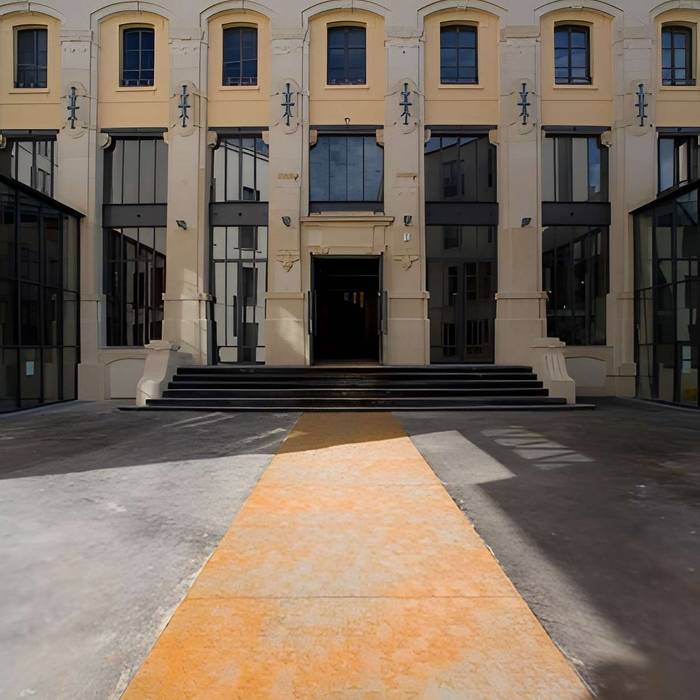 Photo de Ancienne fabrique dinstruments de musique  Gautrot-Couesnon , actuellement immeuble de lUnion Fraternelle des Métallurgistes