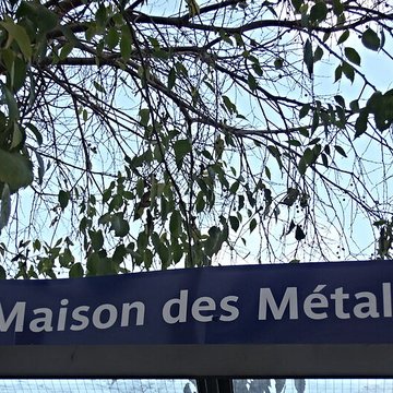 Ancienne fabrique dinstruments de musique  Gautrot-Couesnon , actuellement immeuble de lUnion Fraternelle des Métallurgistes