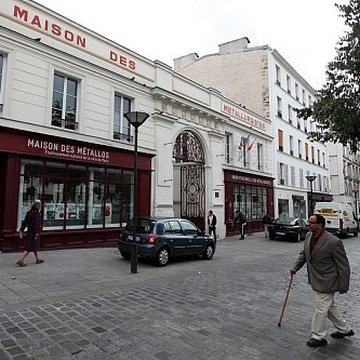 Ancienne fabrique dinstruments de musique  Gautrot-Couesnon , actuellement immeuble de lUnion Fraternelle des Métallurgistes