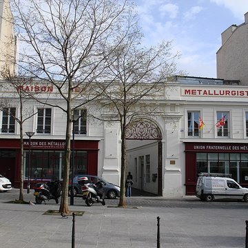 Ancienne fabrique dinstruments de musique  Gautrot-Couesnon , actuellement immeuble de lUnion Fraternelle des Métallurgistes