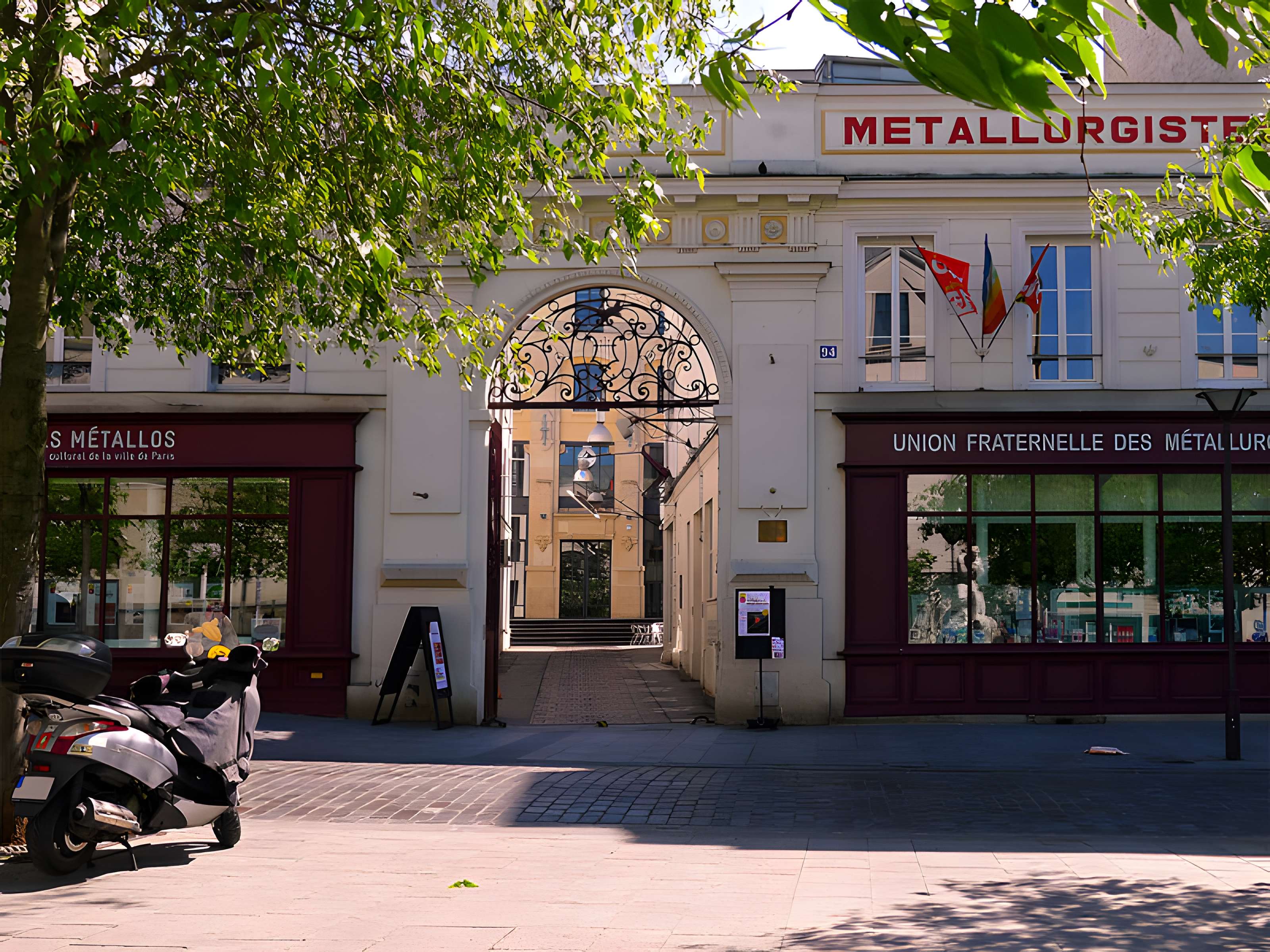 Ancienne fabrique d'instruments de musique  Gautrot-Couesnon , actuellement immeuble de l'Union Fraternelle des Métallurgistes