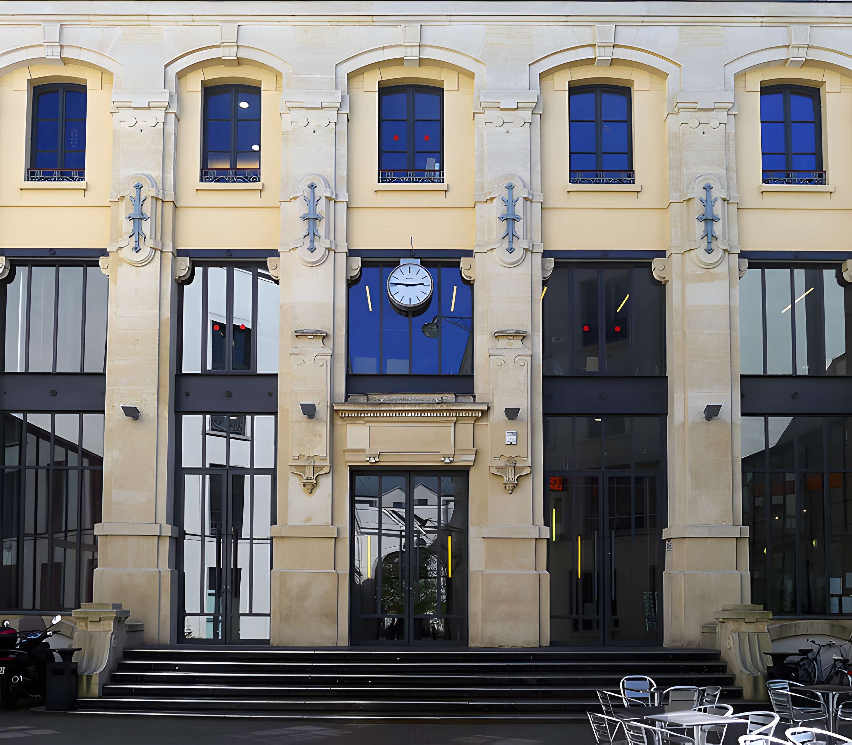 Ancienne fabrique d'instruments de musique  Gautrot-Couesnon , actuellement immeuble de l'Union Fraternelle des Métallurgistes