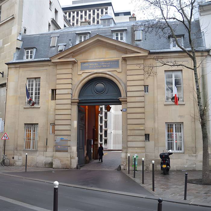 Photo de Ancienne caserne des Mousquetaires Noirs, dans lactuel Hôpital des Quinze-Vingts Centre dophtalmologie