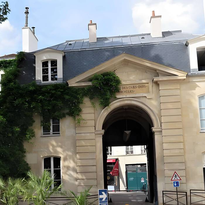 Photo de Ancienne caserne des Mousquetaires Noirs, dans lactuel Hôpital des Quinze-Vingts Centre dophtalmologie