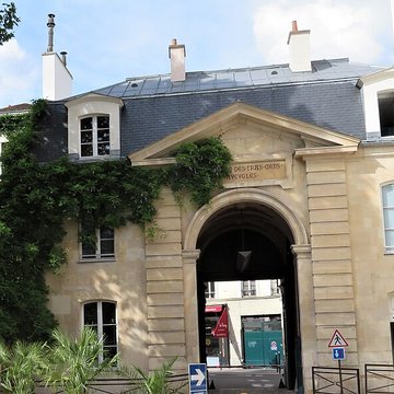 Ancienne caserne des Mousquetaires Noirs, dans lactuel Hôpital des Quinze-Vingts Centre dophtalmologie