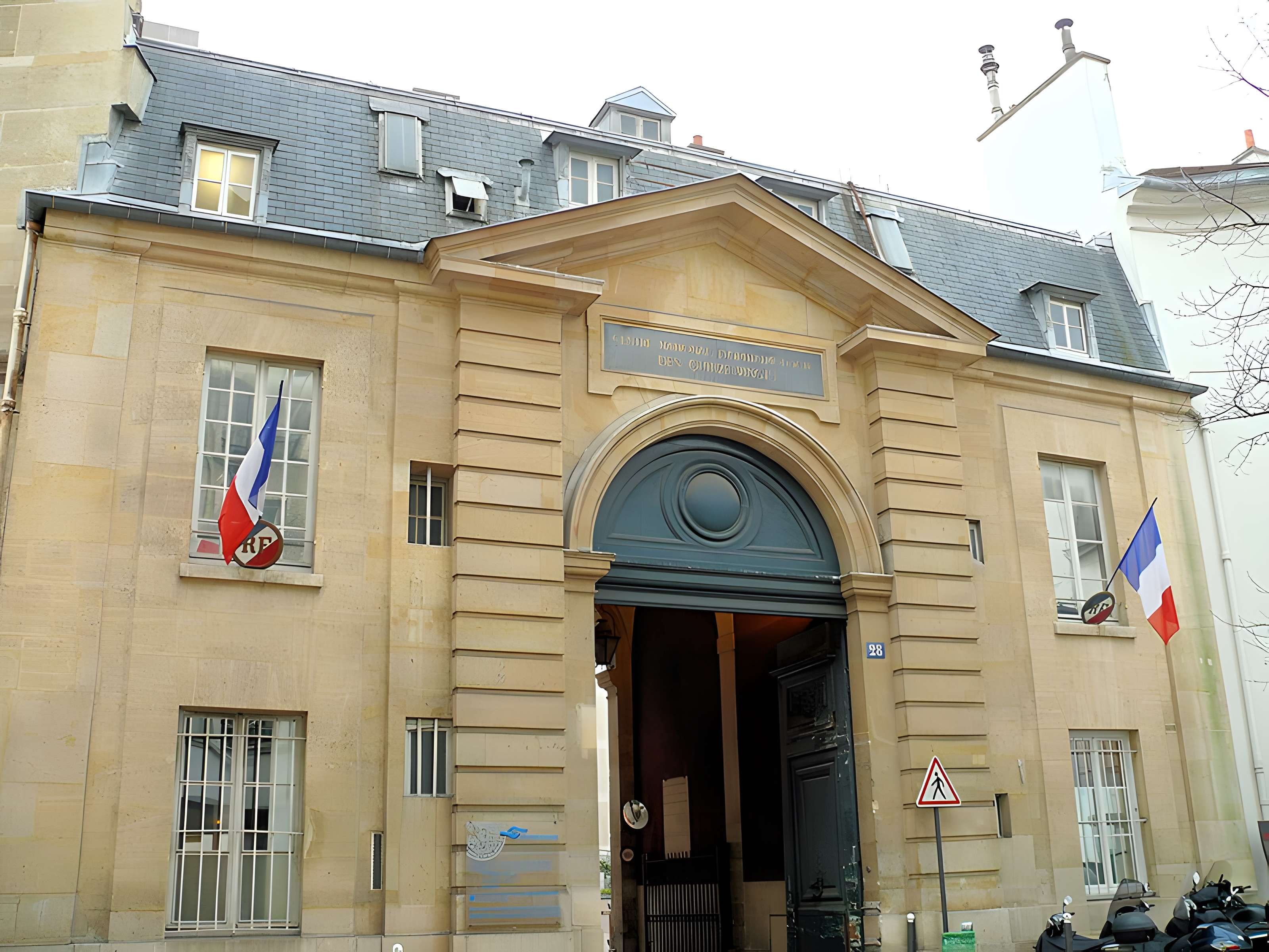 Ancienne caserne des Mousquetaires Noirs, dans l'actuel Hôpital des Quinze-Vingts (Centre d'ophtalmologie)