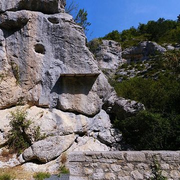 Roche ornée avec inscription gallo-romaine dite la Pierre Ecrite