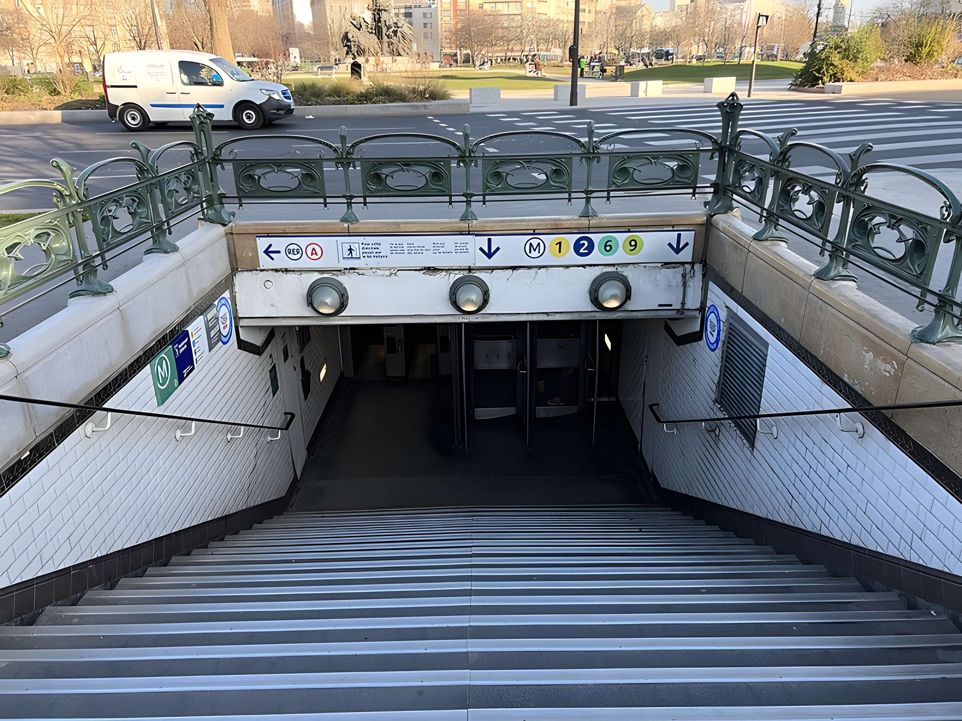 Métropolitain, station Daumesnil