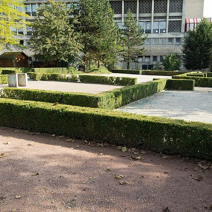 Photo de Jardin archéologique de lhôpital de Lisieux