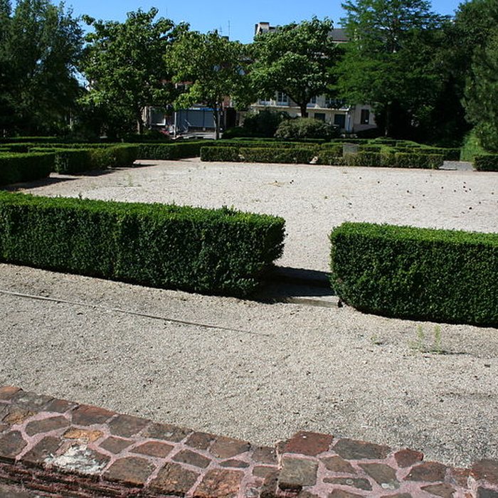 Photo de Jardin archéologique de lhôpital de Lisieux