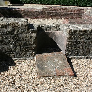 Jardin archéologique de lhôpital de Lisieux