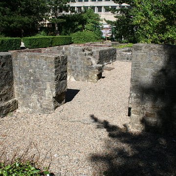 Jardin archéologique de lhôpital de Lisieux