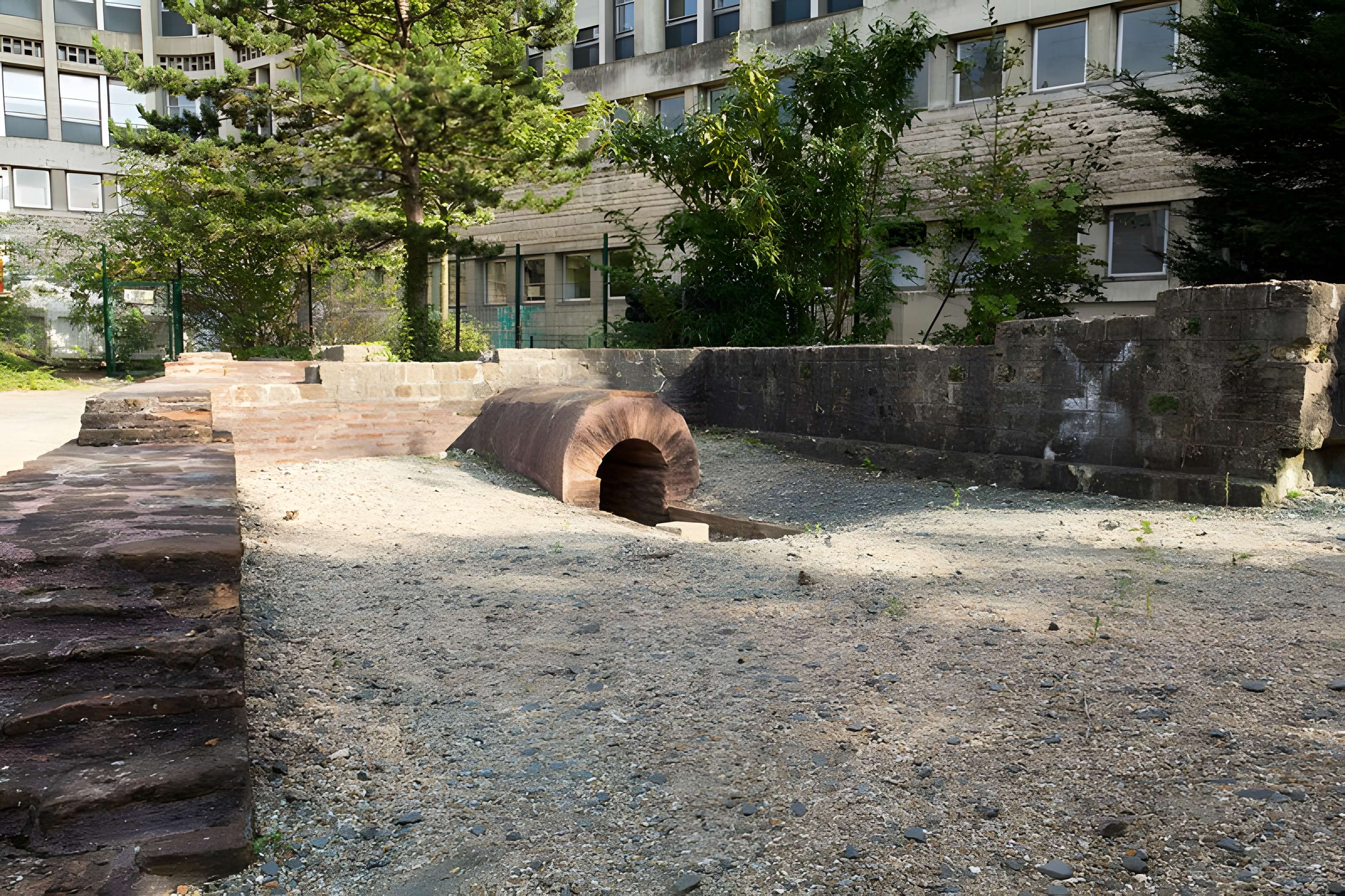Jardin archéologique de l'hôpital de Lisieux 