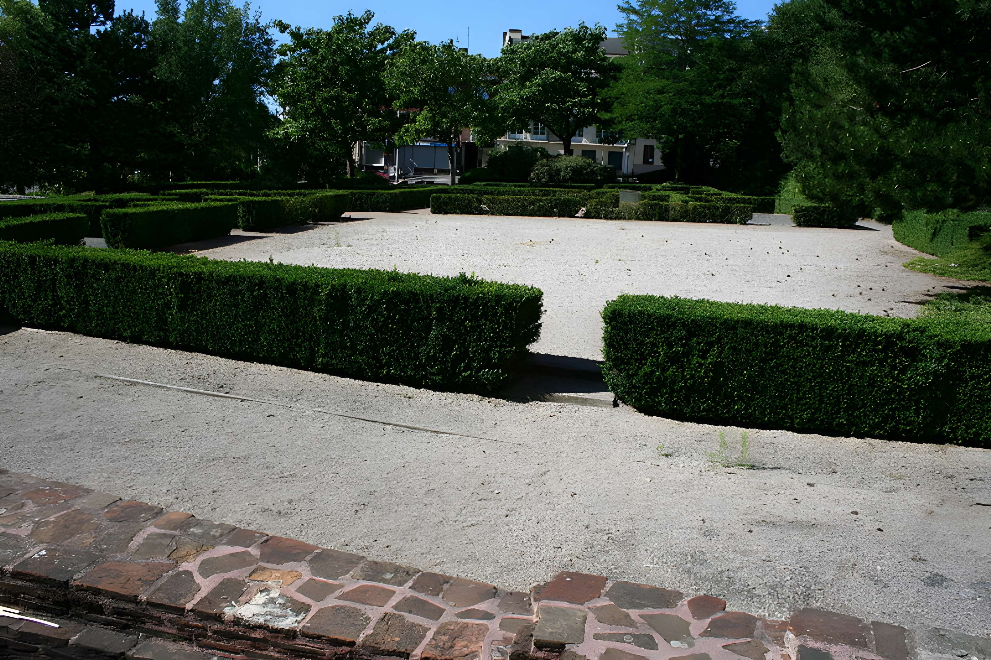 Jardin archéologique de l'hôpital de Lisieux