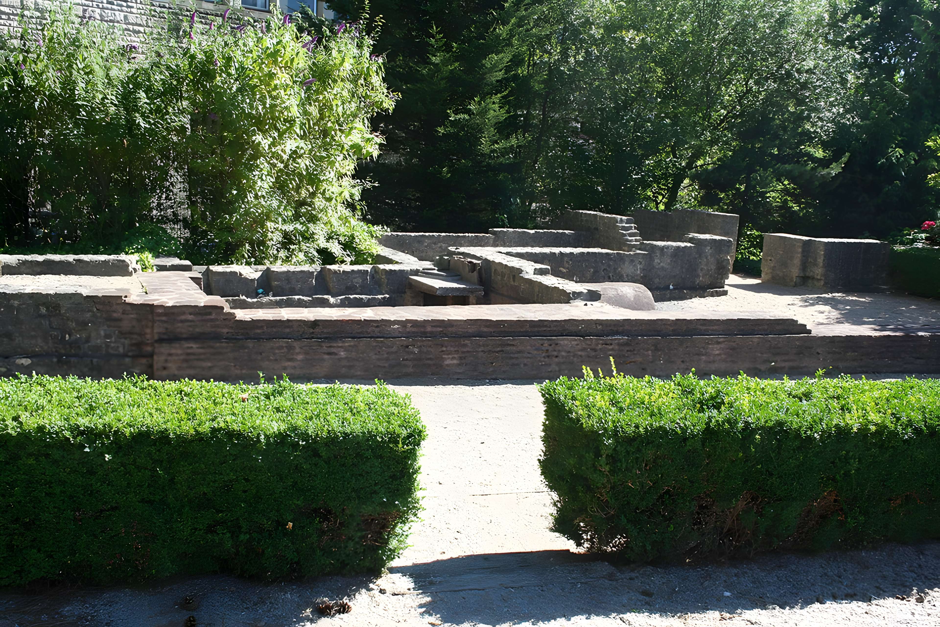 Jardin archéologique de l'hôpital de Lisieux