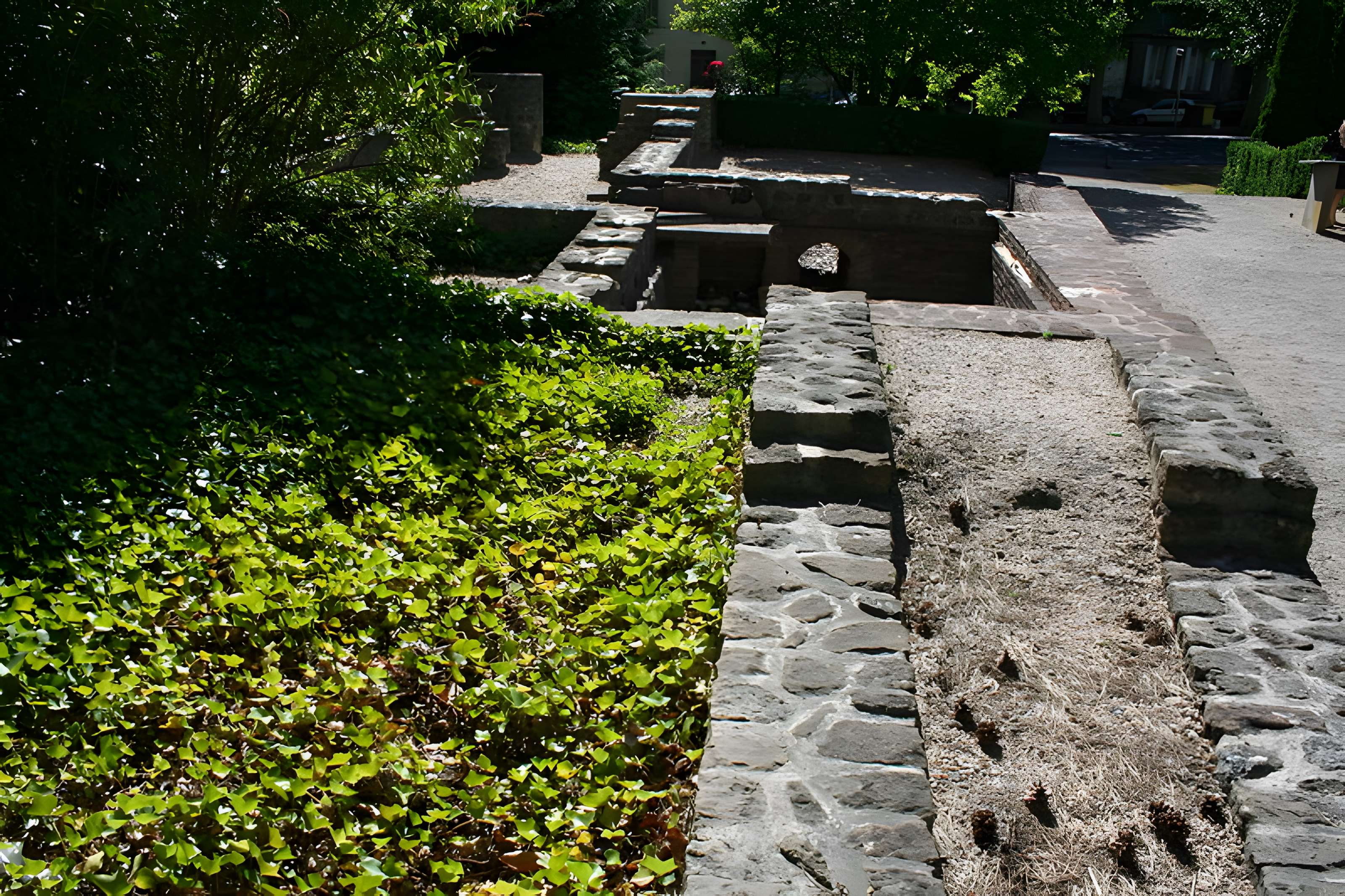 Jardin archéologique de l'hôpital de Lisieux