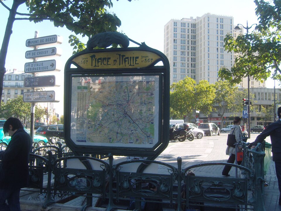 Métropolitain, station Campo-Formio