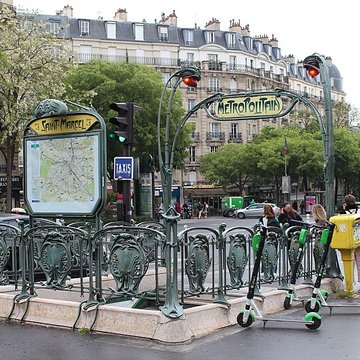 Métropolitain, station Campo-Formio
