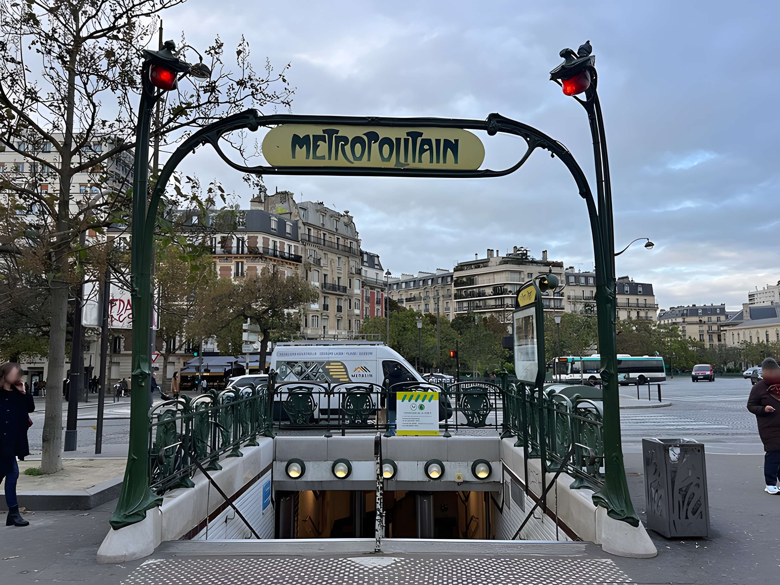 Métropolitain, station Campo-Formio