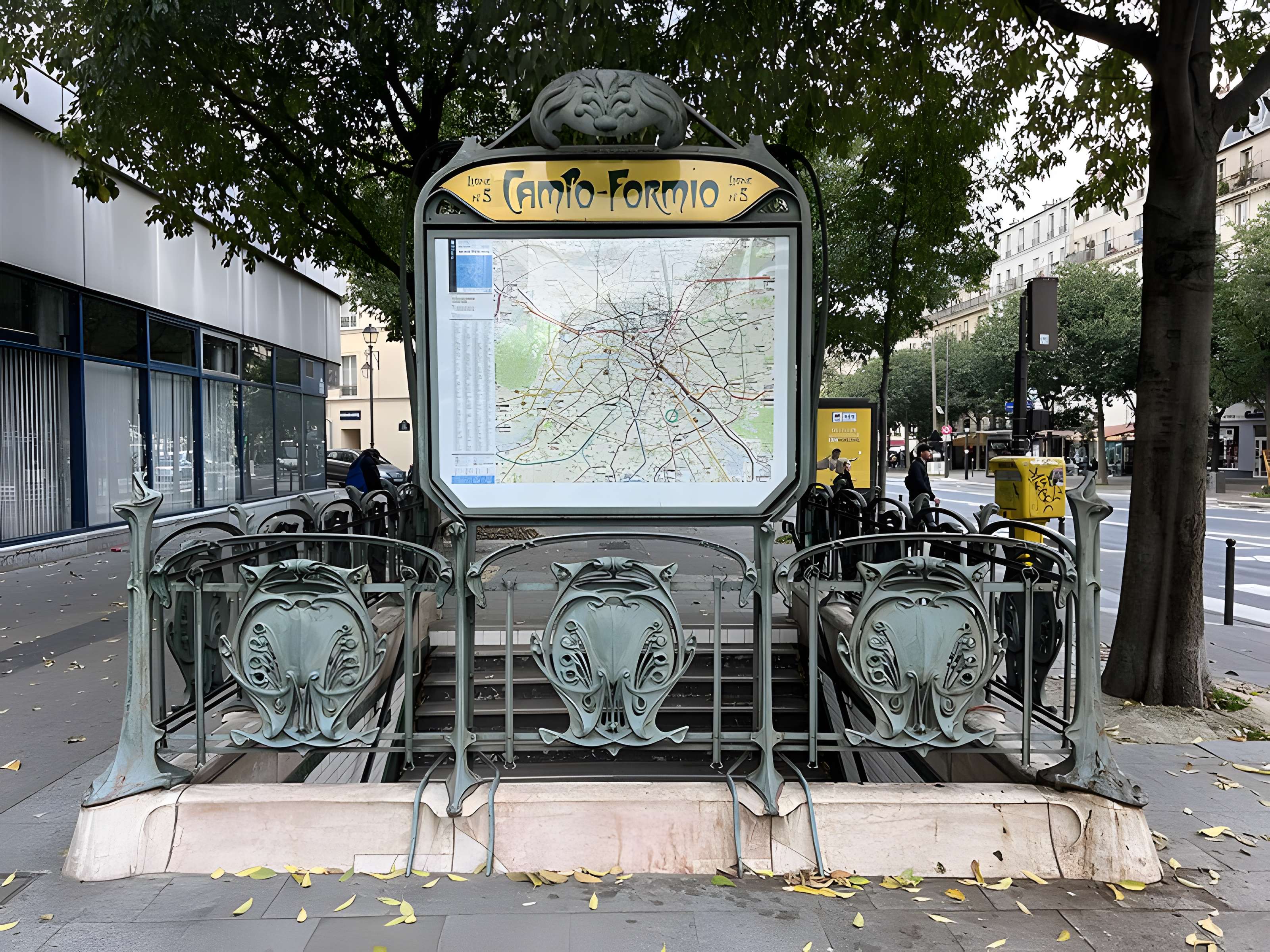 Métropolitain, station Campo-Formio