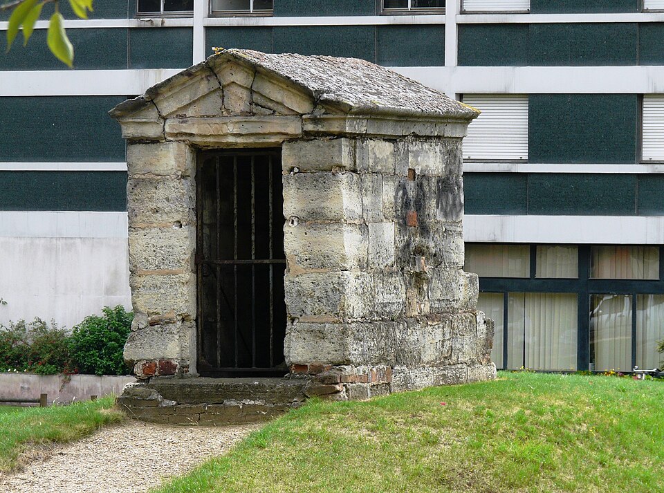 Ancien aqueduc des eaux de Rungis ou aqueduc Médicis (également sur communes de Rungis, Arcueil, Fresnes, Cachan, L'Hay-les-Roses, Gentilly, dans le Val-de-Marne)
