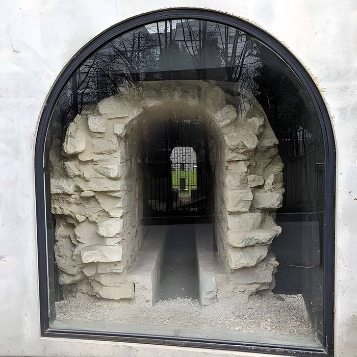 Photo de Ancien aqueduc des eaux de Rungis ou aqueduc Médicis également sur communes de Rungis, Arcueil, Fresnes, Cachan, LHay-les-Roses, Gentilly, dans le Val-de-Marne