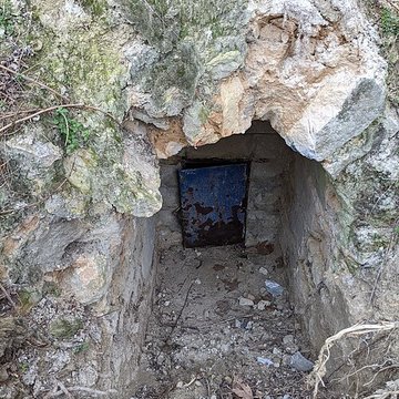 Ancien aqueduc des eaux de Rungis ou aqueduc Médicis également sur communes de Rungis, Arcueil, Fresnes, Cachan, LHay-les-Roses, Gentilly, dans le Val-de-Marne