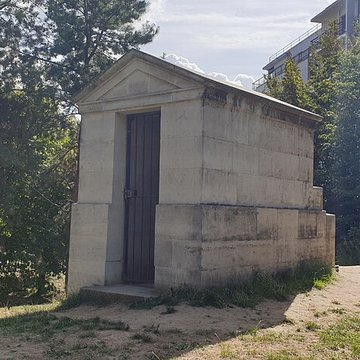 Ancien aqueduc des eaux de Rungis ou aqueduc Médicis également sur communes de Rungis, Arcueil, Fresnes, Cachan, LHay-les-Roses, Gentilly, dans le Val-de-Marne