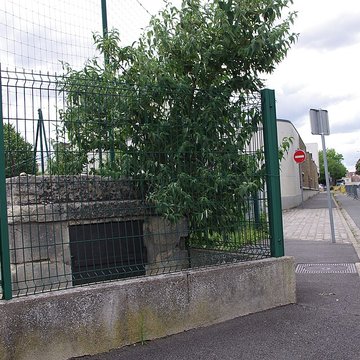 Ancien aqueduc des eaux de Rungis ou aqueduc Médicis également sur communes de Rungis, Arcueil, Fresnes, Cachan, LHay-les-Roses, Gentilly, dans le Val-de-Marne
