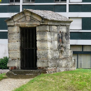 Ancien aqueduc des eaux de Rungis ou aqueduc Médicis également sur communes de Rungis, Arcueil, Fresnes, Cachan, LHay-les-Roses, Gentilly, dans le Val-de-Marne