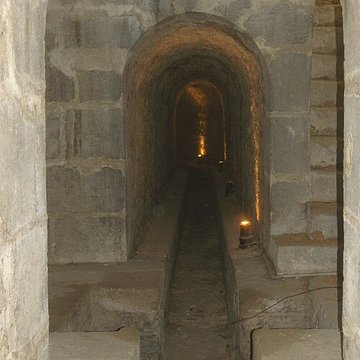 Ancien aqueduc des eaux de Rungis ou aqueduc Médicis également sur communes de Rungis, Arcueil, Fresnes, Cachan, LHay-les-Roses, Gentilly, dans le Val-de-Marne