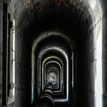 Ancien aqueduc des eaux de Rungis ou aqueduc Médicis également sur communes de Rungis, Arcueil, Fresnes, Cachan, LHay-les-Roses, Gentilly, dans le Val-de-Marne